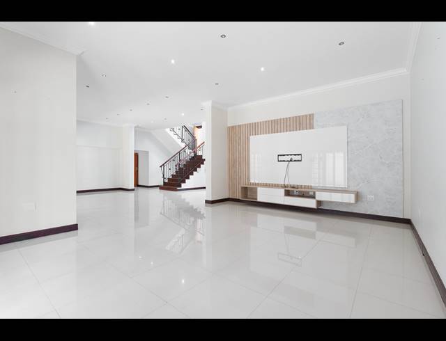 5 BEDROOM HOUSE FOR SALE IN BRYANSTON